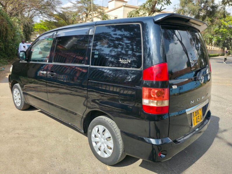 
Toyota Noah full									
