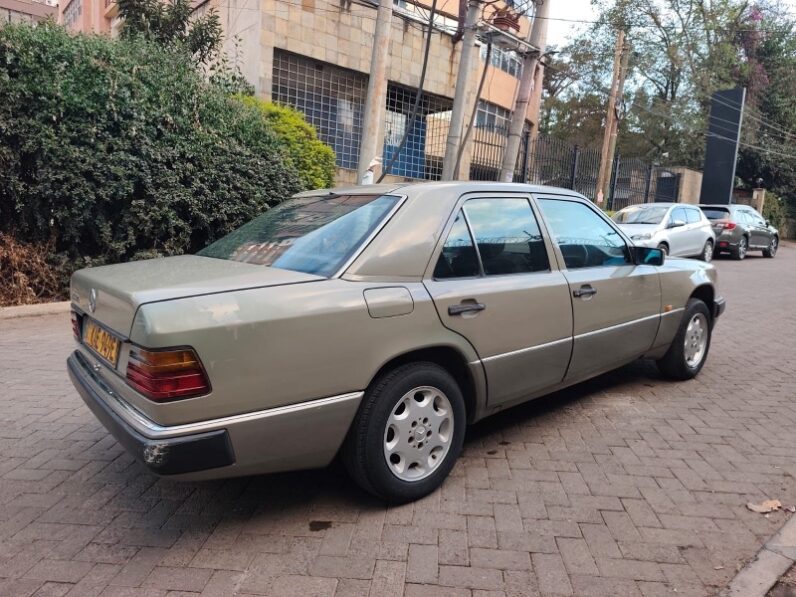 
Used 1993  Mercedes 124 full									