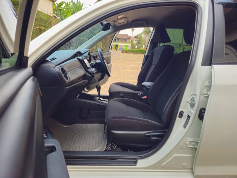
Used 2017  Toyota Axio full									