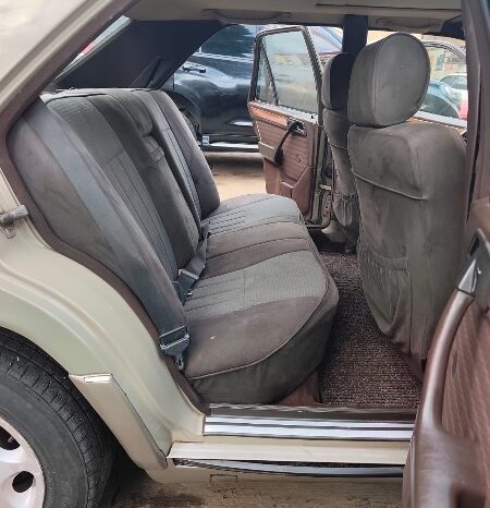 
Used 1993  Mercedes 124 full									