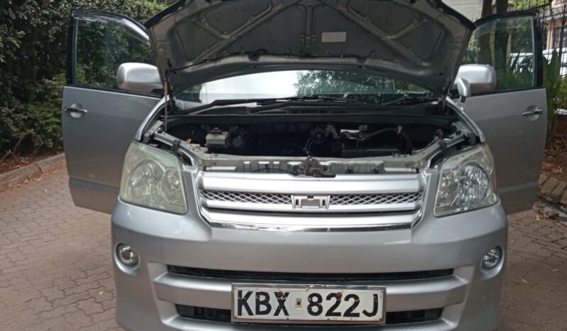 
Used 2006  Toyota Noah full									