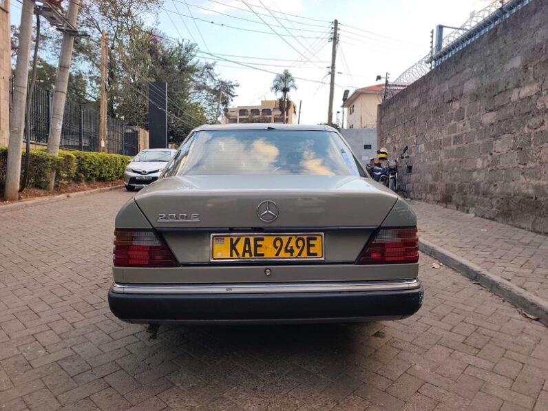 
Used 1993  Mercedes 124 full									