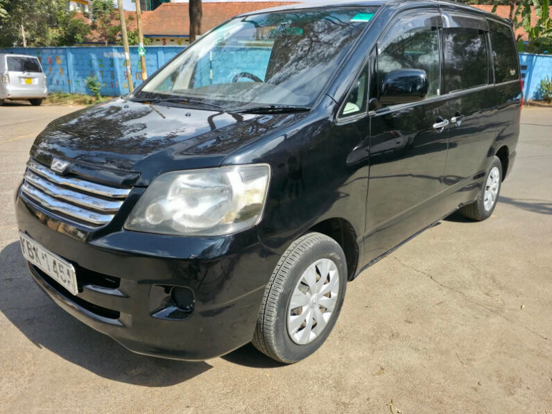 
Toyota Noah full									