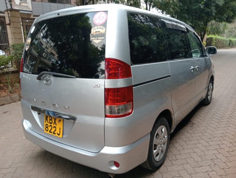 
Used 2006  Toyota Noah full									