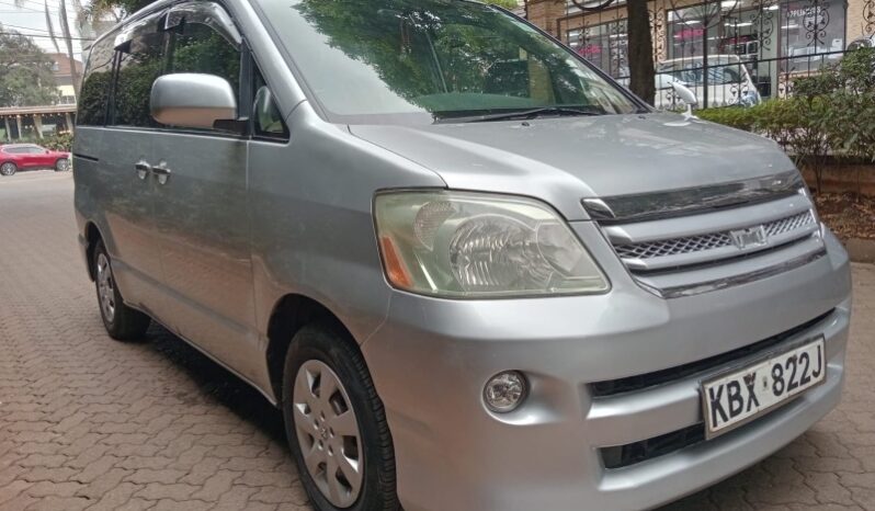 
Used 2006  Toyota Noah full									