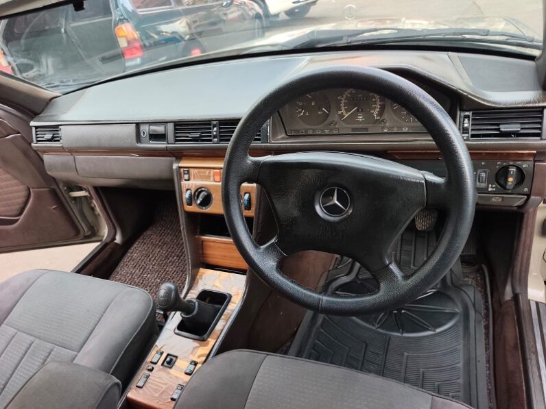 
Used 1993  Mercedes 124 full									