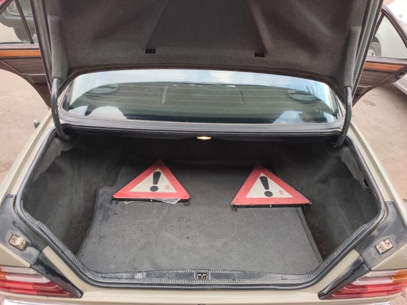 
Used 1993  Mercedes 124 full									