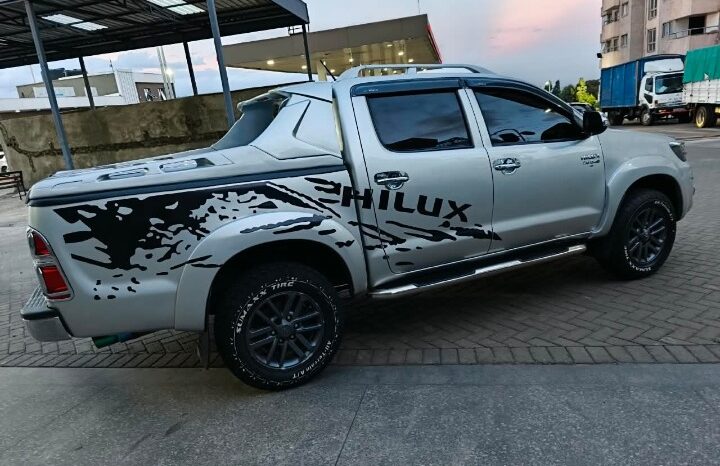 
Certified Used 2013  Toyota Hilux full									